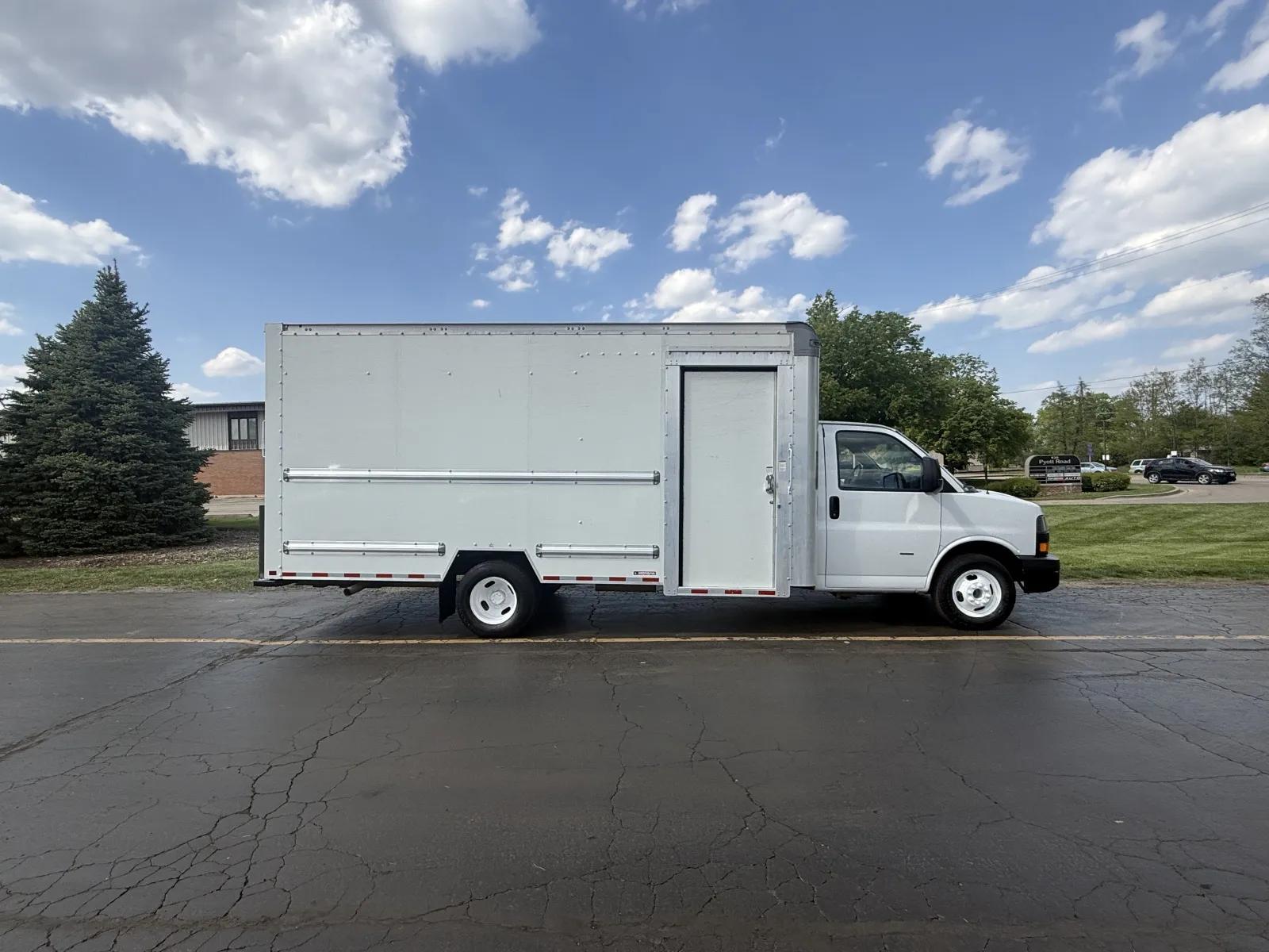 gmc savana cutaway 2022 7GZ37TC71NN011623 image gmc savana cutaway 2022 7GZ37TC71NN011623 image
